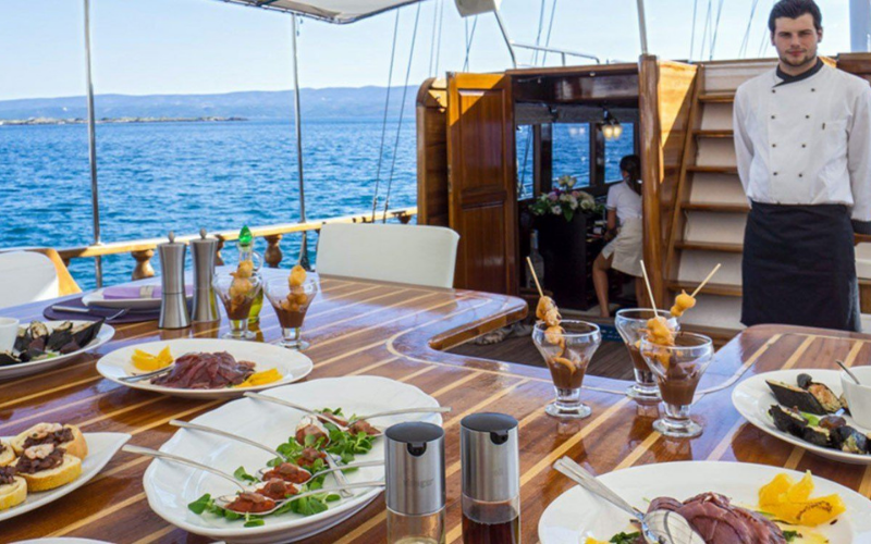 meal-tips-for-your-next-luxury-yacht-trip